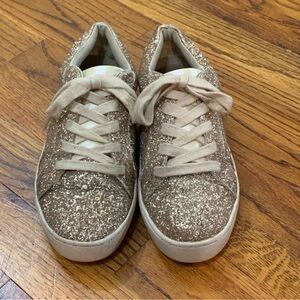 Volatile Gold Glitter Lace Up Fashion Sneakers Shoes 
Girls Sz 3
Smoke Free Home